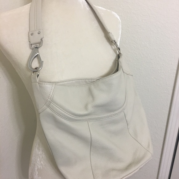 Stone & Co Handbags - Stone & Co Off White Beigh Purse Bucket Bag